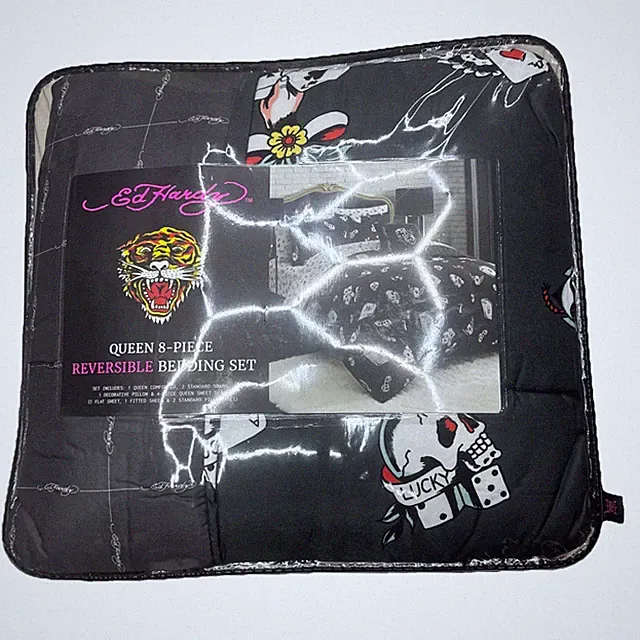 Ed Hardy 8pc Reversible Queen Comforter Set Black skull cards dice Design NWT