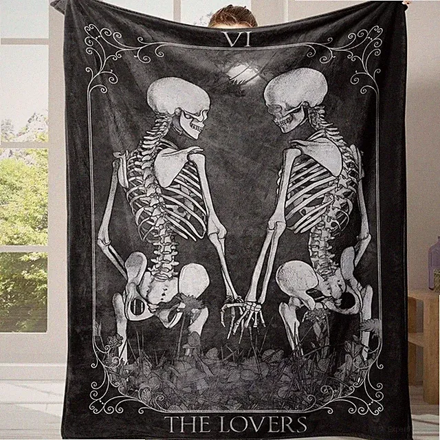 Gothic Skull Flannel Blanket – Soft Cozy Throw, Travel Bag & Gift Decor