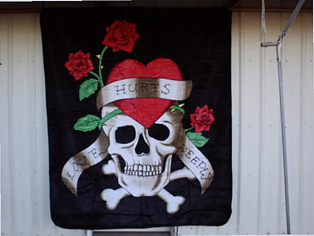 SKULL LOVE HURTS DEEPLY HEART FLOWER ROSE QUEEN SIZE BLANKET BEDSPREAD
