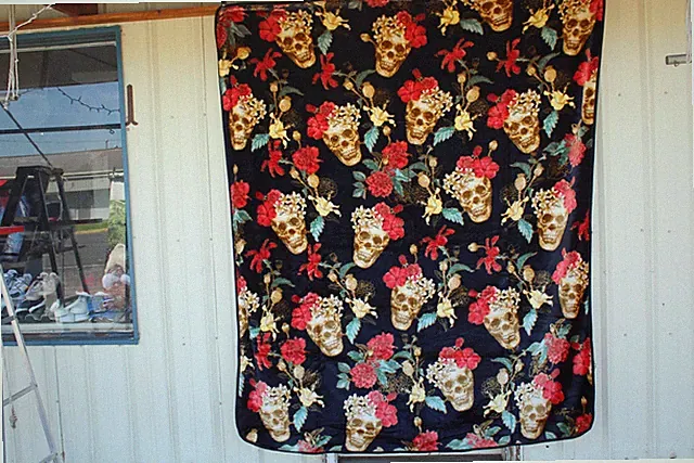 SUGAR SKULL SKULLS ROSES DAY OF DEAD LOS MUERTOS QUEEN SIZE BLANKET BEDSPREAD